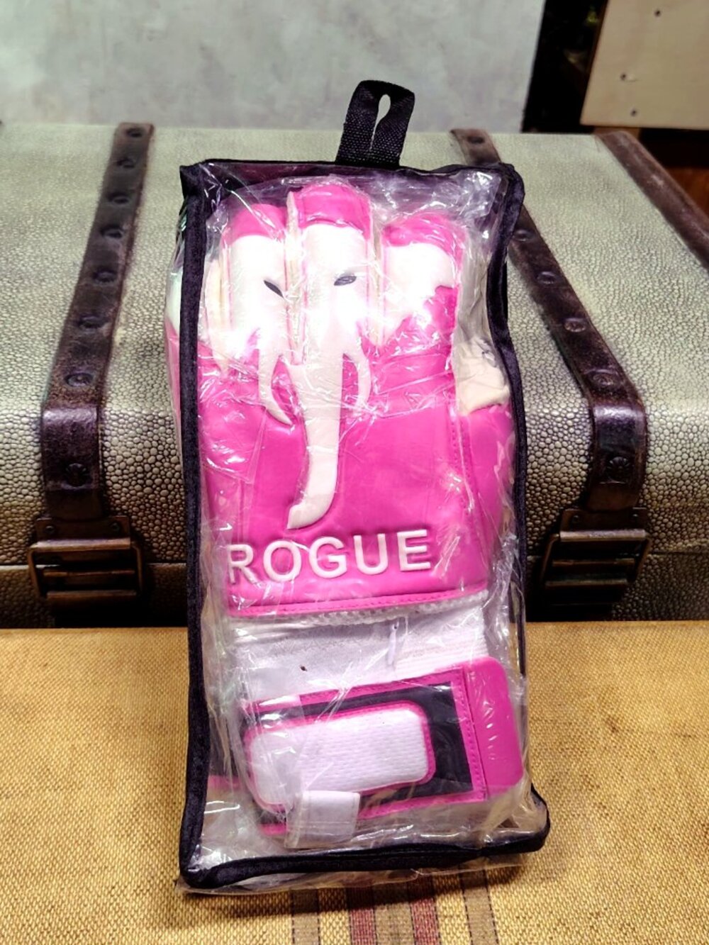 Renegade GK Rogue Goalkeeper Gloves Size 6 Pink White Soccer Goalie Pair